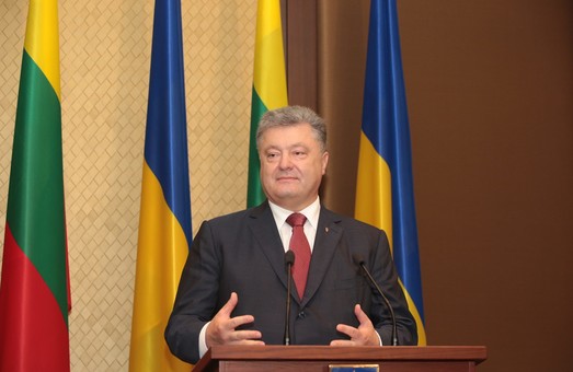 Порошенко готовий підписати закон про відновлення курсу України на членство в НАТО
