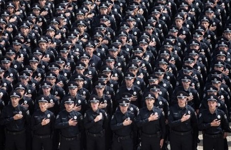 Харківських поліцейських "пілотно" перевели у детективи і в слідчі