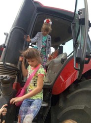 Харківська «Солідарність» організувала екскурсію для школярів на сільгосппідприємство