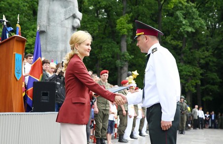 300 випускників Національної академії Нацгвардії України отримали дипломи офіцерів у Харкові / Фоторепортаж