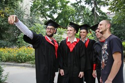 Світлична вручила дипломи випускникам ХПІ, які закінчили навчання з відзнакою