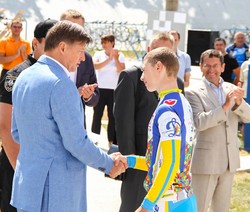 На новому велотреку в Харкові стартував Чемпіонат України з велосипедного спорту / Фоторепортаж