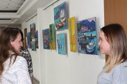 «Дві сестри, два моря»: в Харкові стартувала виставка морських пейзажів