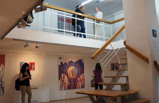 У муніципальній галереї пройде виставка робіт випускниць Школи сучасного мистецтва