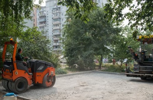 У Харкові активно взялися за ремонти доріг у дворах