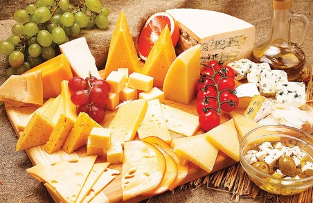 Сироробний завод у Великому Бурлуку запустить лінійку нових видів сирів - Світлична