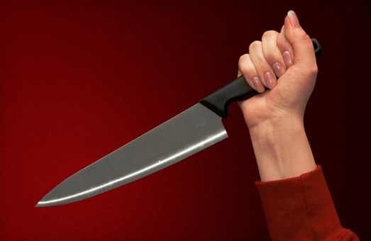 Ножем по серцю: у Харкові жінці не вдалося вбити знайомого