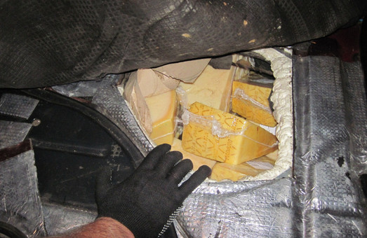 На Харківщині затримали нелегальний сир