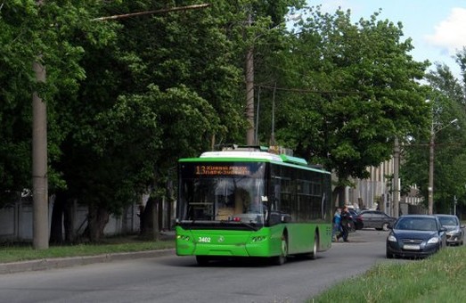 Заборонено рух тролейбусів по Московському проспекту. Обмежено рух по Конєва