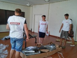 В Роганській гімназії Харківська «Солідарність» допомогла встановити спортивне обладнання