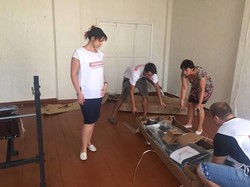 В Роганській гімназії Харківська «Солідарність» допомогла встановити спортивне обладнання