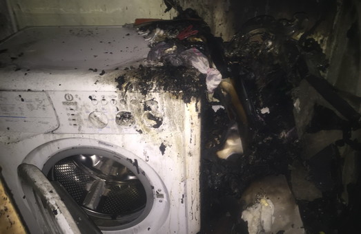 Пральна машина спалила квартиру на Героїв Праці/ Фото