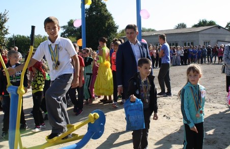 На території Балаклійської ЗОШ за ініціативи Харківської «Солідарності» відкриті сучасні спортивні майданчики