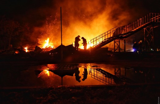 Пожежа в дитячому таборі в Одесі: підробиці, фото, відео