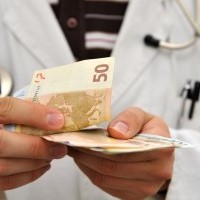 Борги по зарплаті лікарям погасять до кінця року