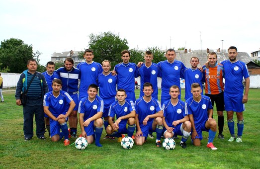 Сільській футбольній команді Харківська «Солідарність» подарувала нову форму
