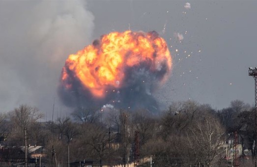 Тенденція вибухів на військових складах містить загрозу для національної безпеки - Порошенко/ Відео