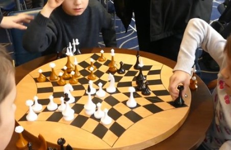 Харків'янам з дітьми пропонують ознайомитися з інтелектуальними видами спорту