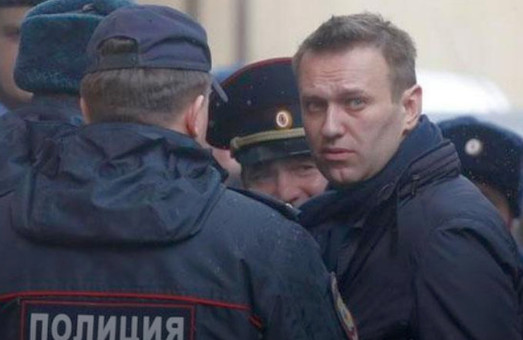 «Як у кіно»: російського опозиціонера Олексія Навального затримали і відпустили