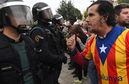 Референдум про незалежність Каталонії переріс в масове побоїще/Фото, Відео