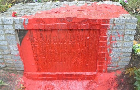 У Харкові шукають вандалів, що зіпсували пам’ятник воїнам УПА / Фото