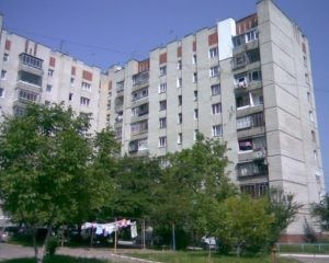 Харків'янин намагався зістрибнути з балкона з мотузкою на шиї