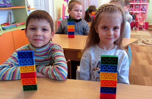Початкова школа України переходить на LEGO