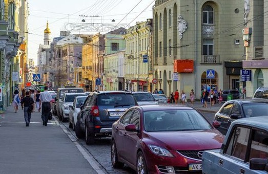 Міська влада запропонувала поліції зайнятися несанкціонованим паркуванням