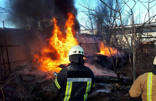 Трагічна подія у Старому Салтові: на пожежі загинула дитина, ще троє дітей опинилися в лікарні