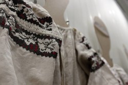 У Харкові стартувала виставка старовинних вишиванок/ Фоторепортаж