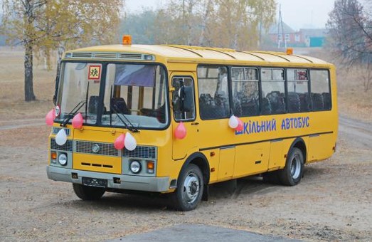 Учні Кегичівського району їздитимуть до школи на новому автобусі