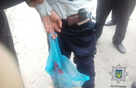 Молодик на Сумській удень погрожував пістолетом перехожим