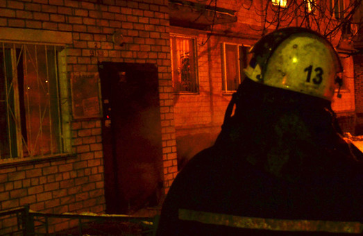 Пожежники ліквідували вогонь в гаражних боксах