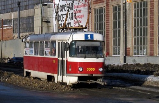 Трамвай №1 повертається на свій звичний маршрут