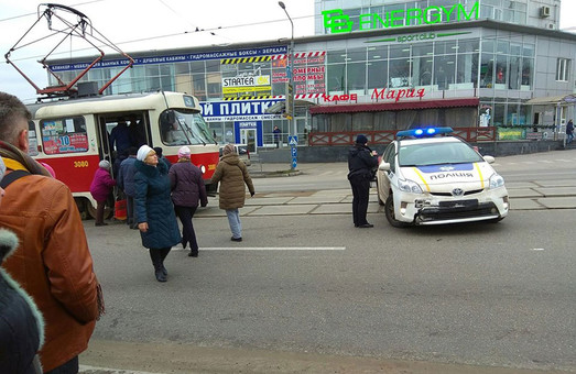 На Полтавському шляху в Харкові - ДТП за участю поліцейського Prius