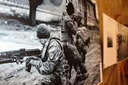 Харків’янам за допомогою фото розповіли про історію двох війн