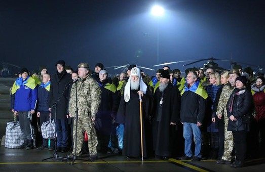 Як у Харкові зустрічали звільнених українських військових: подробиці