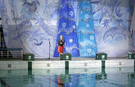 Під патронатом Юлії Світличної в басейні «Локомотив» стартували новорічні ялинки на воді /ВІДЕО