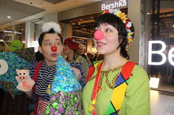 Живі статуї, міми та клоуни: в Харкові стартував Фестиваль вуличного мистецтва