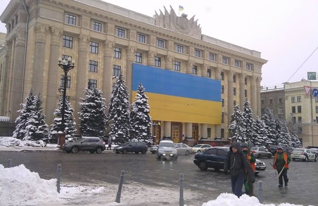 Будівля ХОДА знов прикрашена прапором України: фото