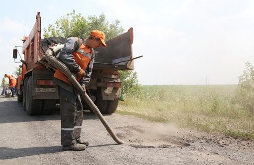 Де на Харківщині триває ямковий ремонт доріг: перелік