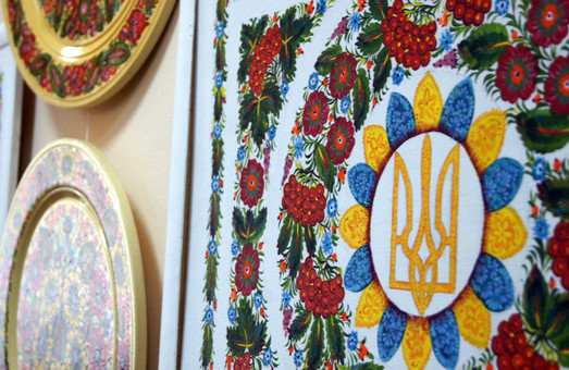 Кобзар єднає Україну – Петриківка об’єднує весь світ: Художній музей запрошує на виставку «Спадковість поколінь»