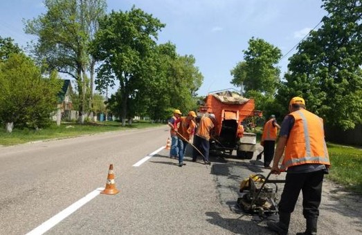 Шляховикам залишилося відремонтувати одну ділянку, щоб в'їзд у Куп'янськ був гладким і комфортним