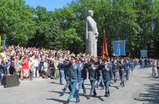 У Харківському національному університеті Повітряних Сил імені Івана Кожедуба випустили офіцерів: фото