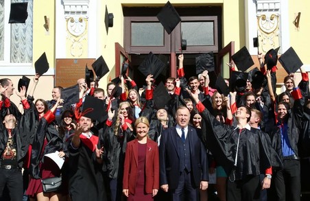 Цього року 2,5 тисяч іноземних громадян отримали вищу освіту в Харкові - Світлична