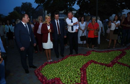 У Краснокутську встановили яблуневий рекорд
