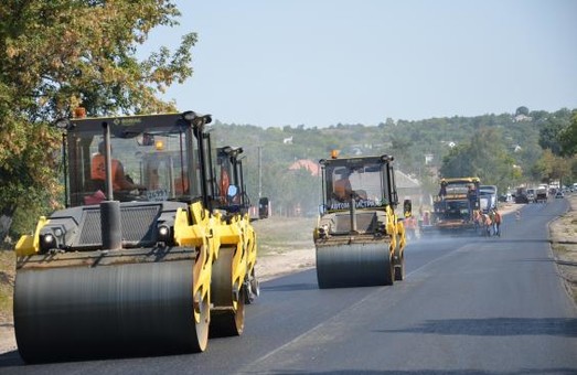 Ремонт дороги Харків - Охтирка: залишилося укласти другий шар асфальту на 2 км