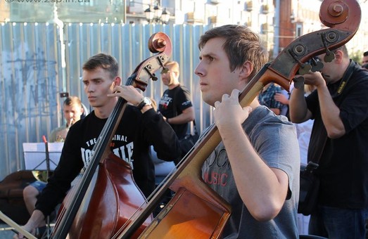 Симфонічний оркестр зіграє під відкритим небом у центрі Харкова