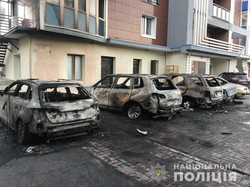 Вночі в Харкові згоріли п’ять автомобілів (фото)