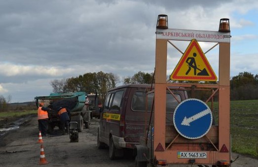 До уваги водіїв: на виїзді з Харкова ремонтують дорогу